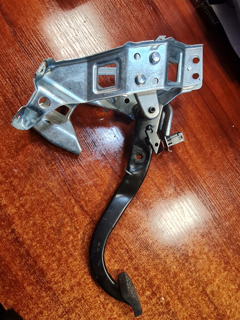 фото №1, Педаль тормоза opel zafira b 1.9cdti 24463406