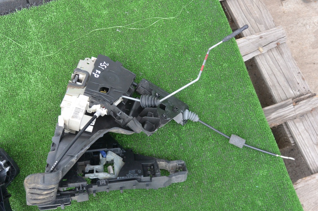 фото №7, Замок двері правий лівий перед задня mercedes w251 eu