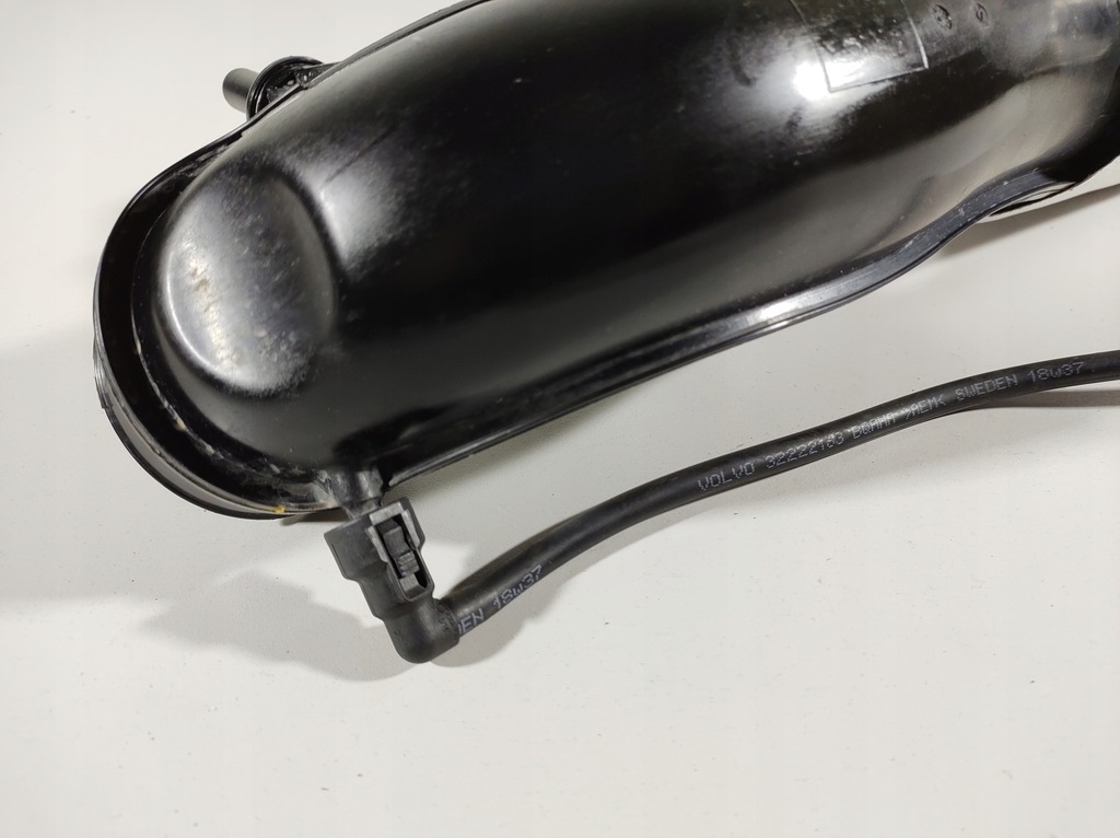 фото №16, Volvo v40 12r- труба шланг повітря 31370975