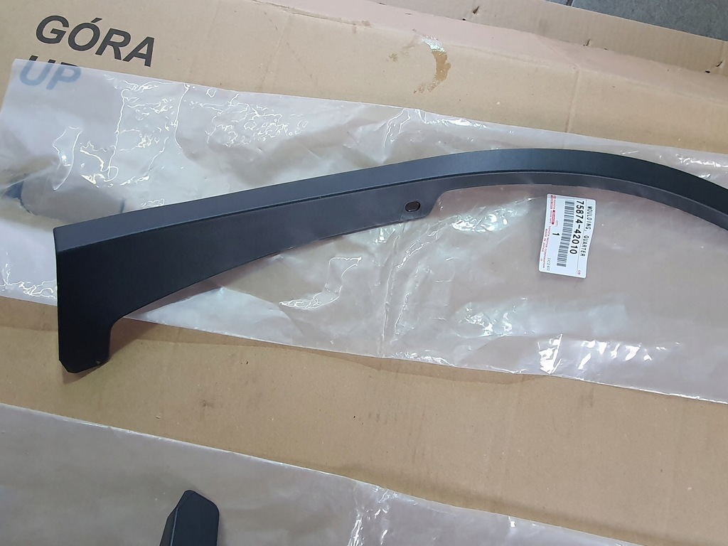 фото №11, Toyota rav4 v молдинг крыла правый задняя