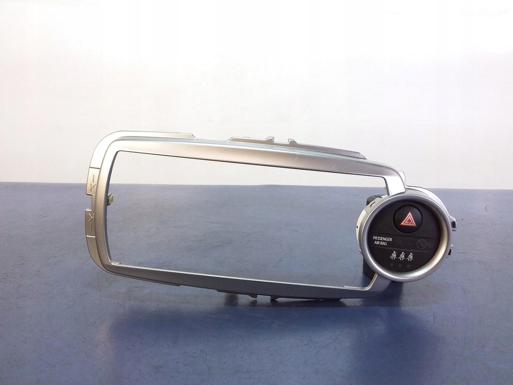 фото №1, Toyota yaris iii молдинг рамка радіо