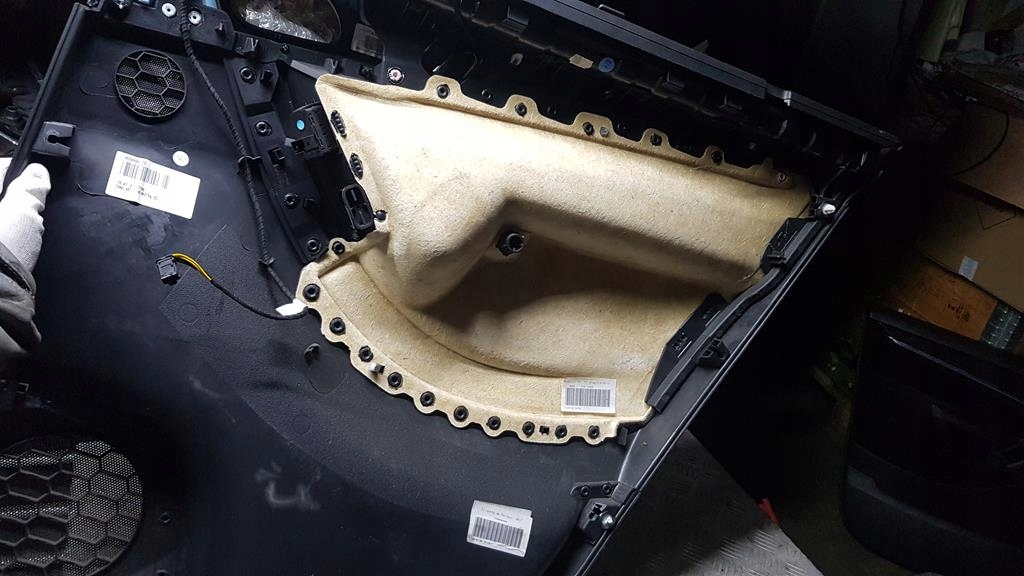 фото №13, Citroen c4 i picasso обшивка дверь обивка левый задняя шторка