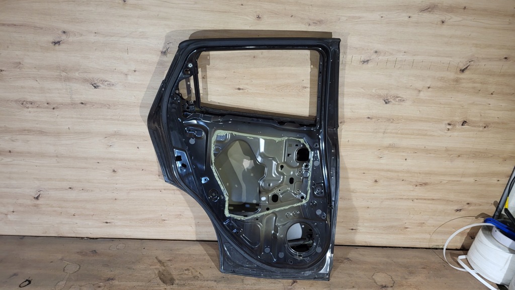 Двері голий лівий задній nissan juke f15 10- z11g чорні Недорого