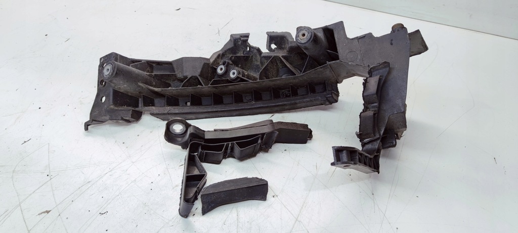 фото №10, Направляющая кронштейн фара правое audi q5 8r lift 8r0805608b повреждённый