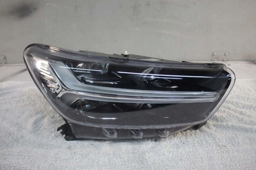 Купить Фара правый  перед передняя volvo xc40 2 2 full led 31655990