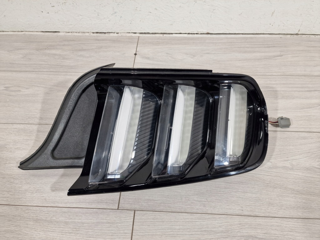 фото №1, Лампа задня права mustang vi lift europa