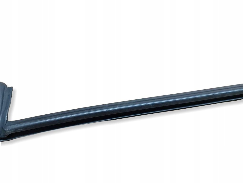 8p7837480b audi a3 8p кабріолет  прокладка молдинг ущільнювач скло права Зі Шроту