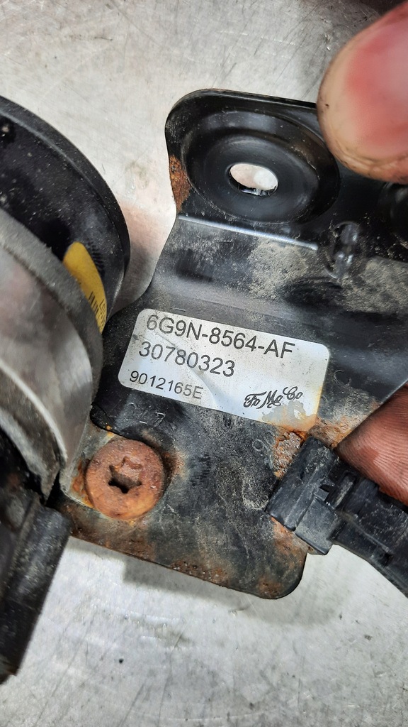 фото №4, Помпа циркуляція wody volvo xc70 ii 08r 30780323