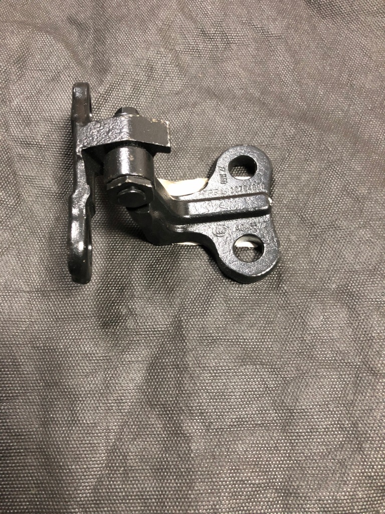 фото №1, Volvo v50 петля дверь правый перед нижний