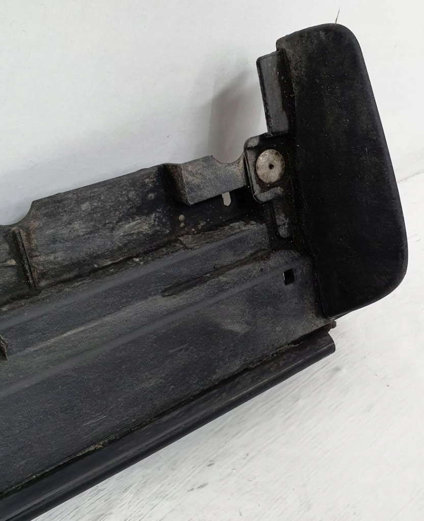 Молдинг накладка порог правый  mazda cx-7 eg21-51pk1 Киев