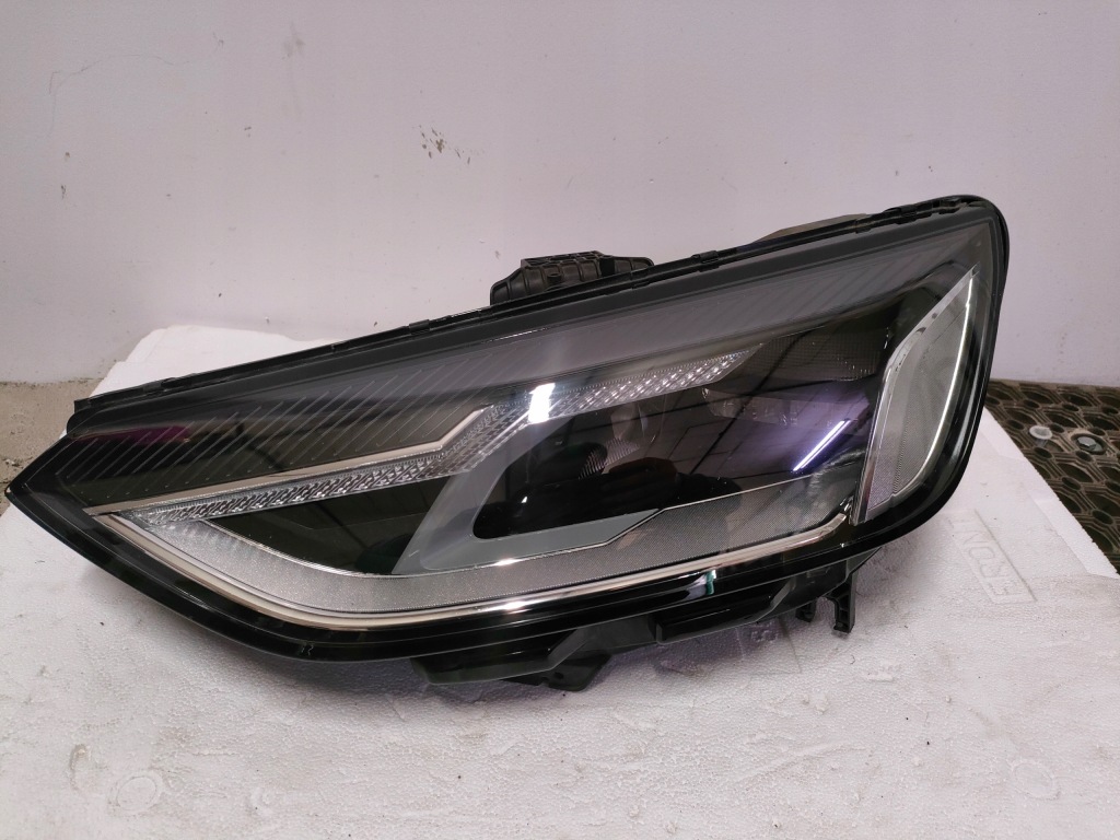 Audi a4 рестайлинг  фара правый  led 8w0941012 Недорого