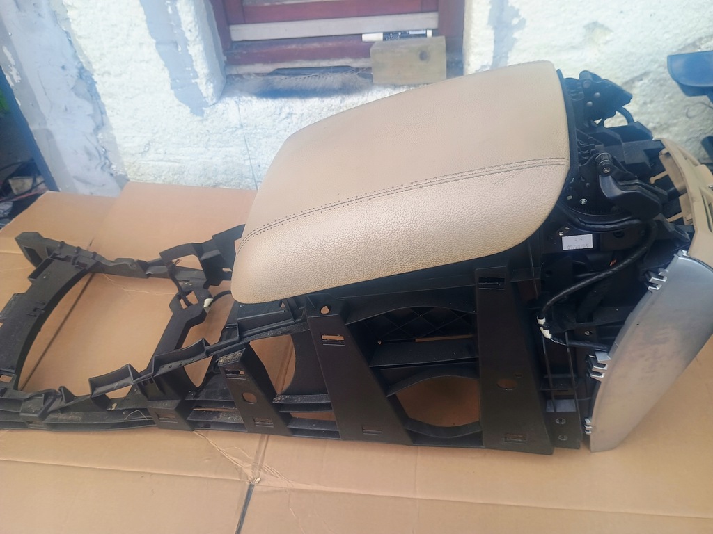 фото №1, Подлокотник кожа mercedes r w251