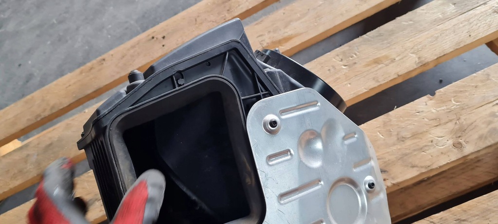 фото №12, A4 b9 8w корпус фильтра воздуха 2.0 tdi 8w0133835d a5 8w