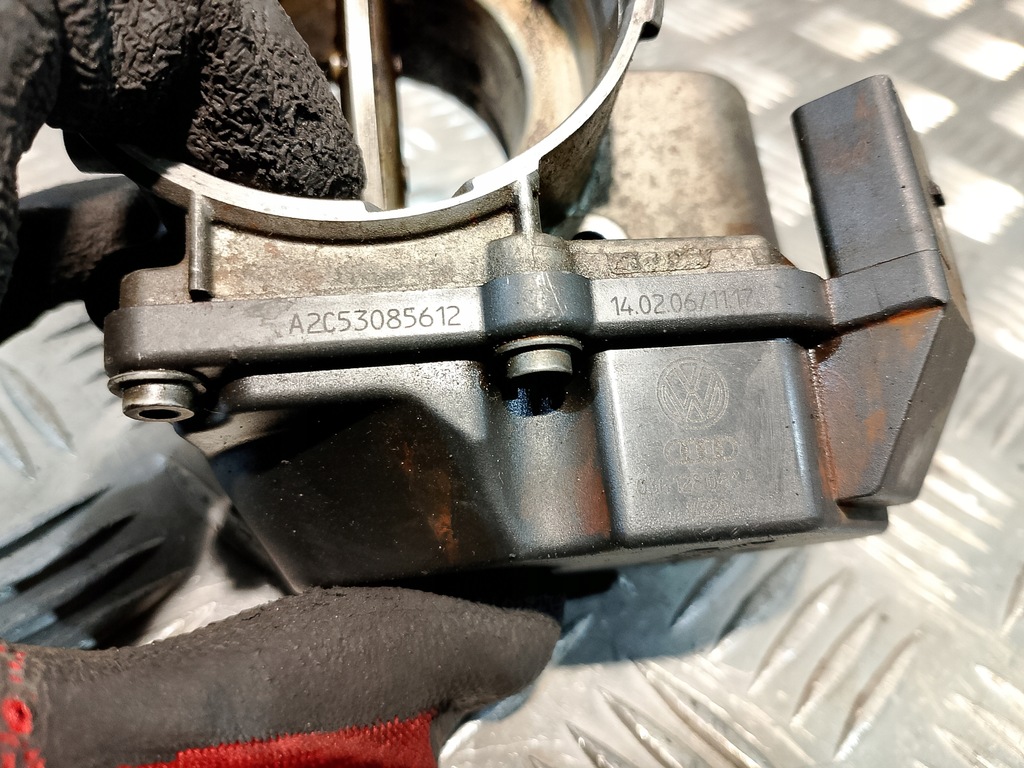 фото №5, Дроссельная заслонка воздуха vw passat b6 2.0tdi 140 km 03g128063a