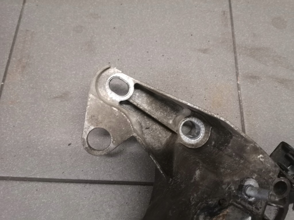 фото №6, Кронштейн двигуна права audi a4 b7 2.0 tdi 8e0199352f