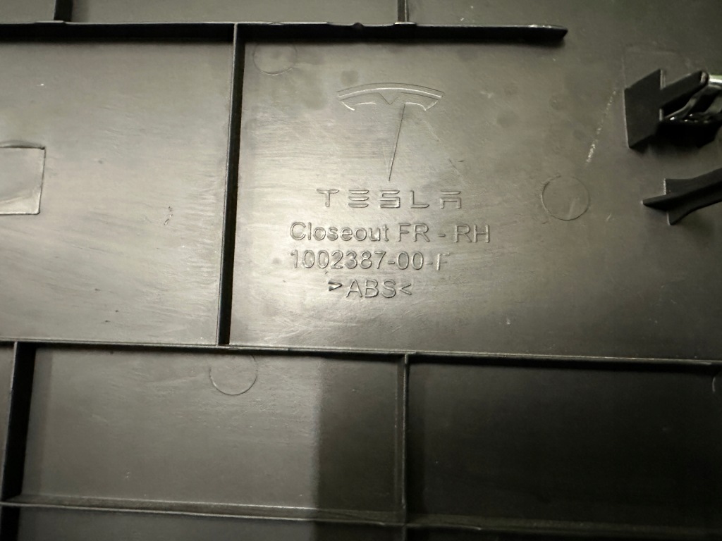 1002387-00-f захист консолі центральної tesla model s Київ