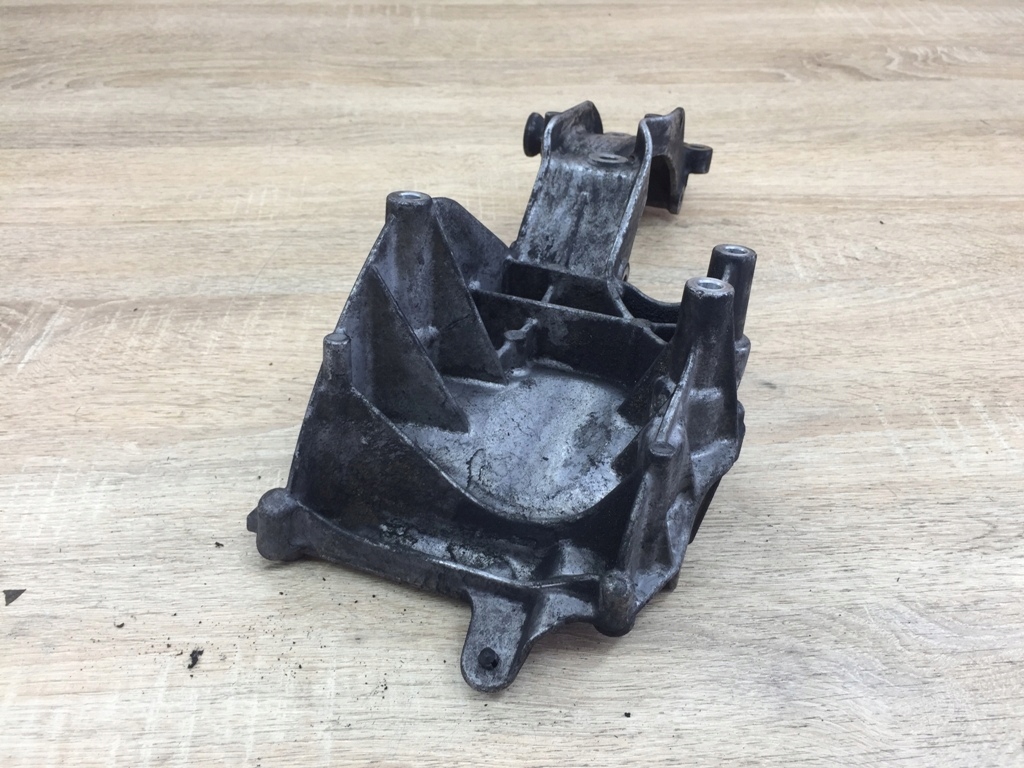 Mercedes w205 кронштейн крепёжная двигателя a6512340239 fv с Разборки