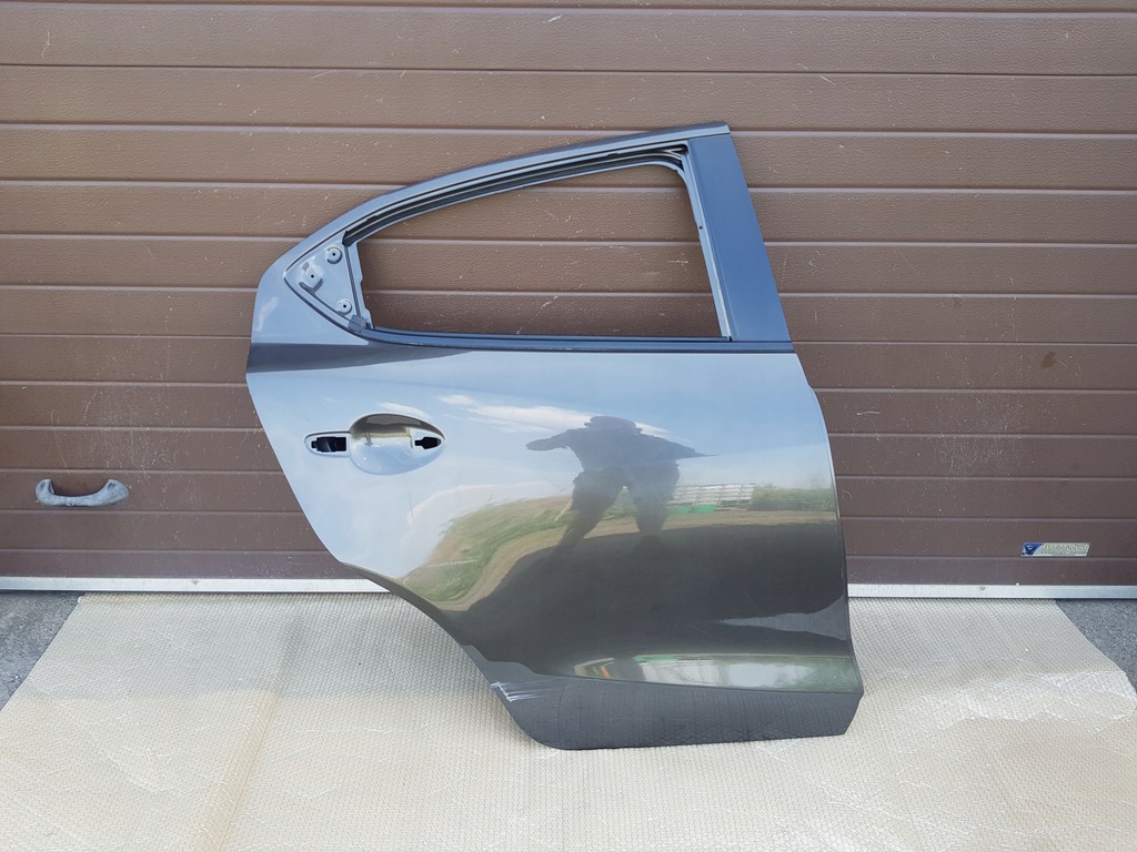 фото №1, Mazda 2 ii 2014- дверь правый задняя d09l72010