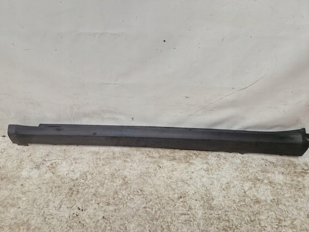 Купить Porsche macan молдинг порог правый  порог правая