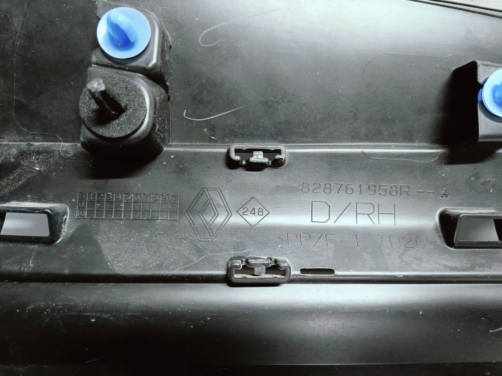 Renault kadjar 15- молдинг накладка дверь правый задний  задняя 828761958r в Украине