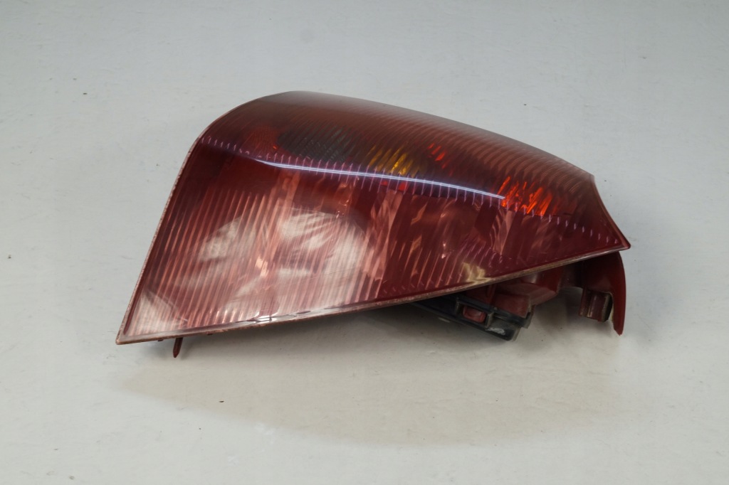 Peugeot 307 sw лампа правая задний  задняя valeo 89026938 26674t0206 Доставка