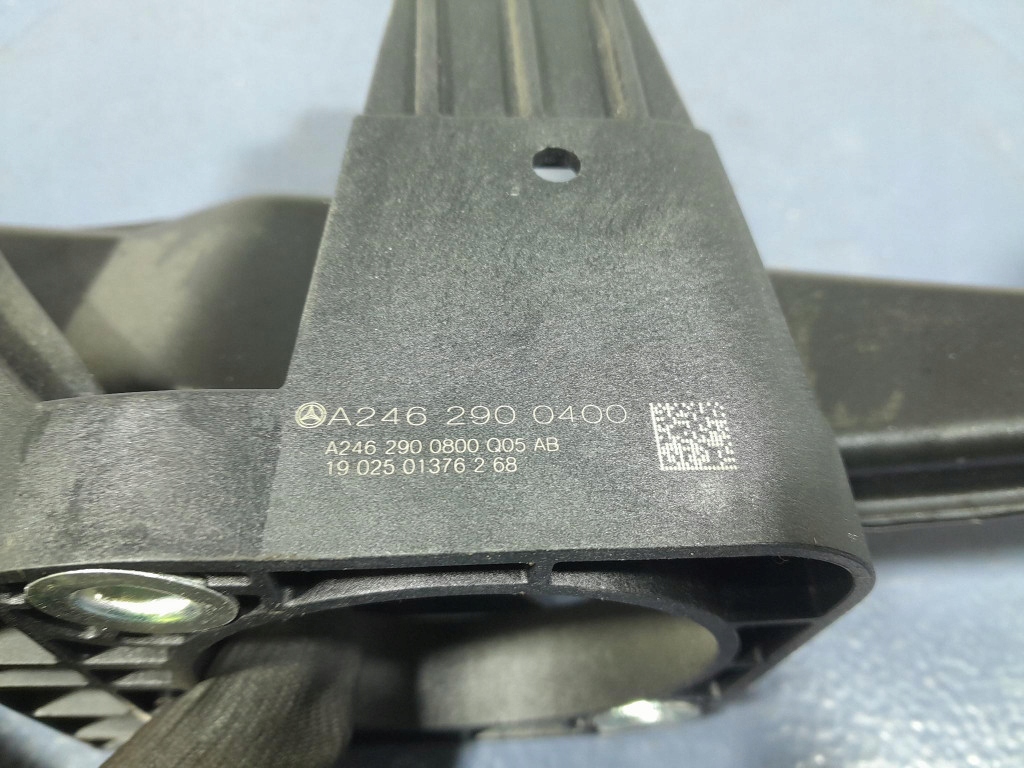 Mercedes gla w156 рестайлінг  педаль гальма a2462900400 в Україні