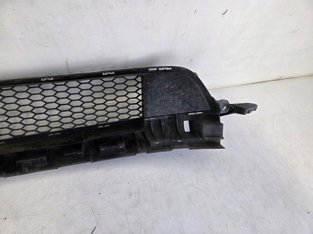 Решітка бампера середня renault trafic iii vivaro b новий 622544919r Зі Шроту