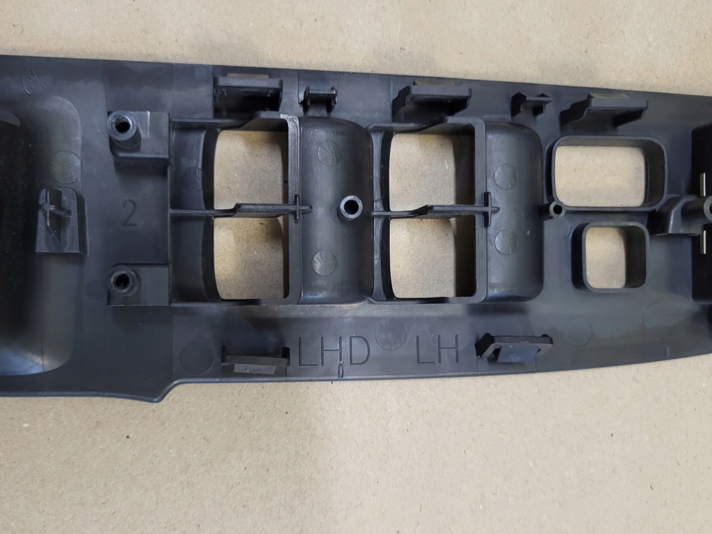 фото №10, Панель захист перемикачів обшивка двері лівий перед mitsubishi outlander iii