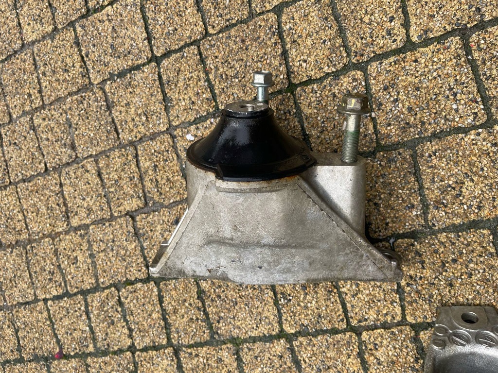 фото №6, Honda оригинальный номер подушка двигателя правая civic viii ufo 1.8 50820smge04