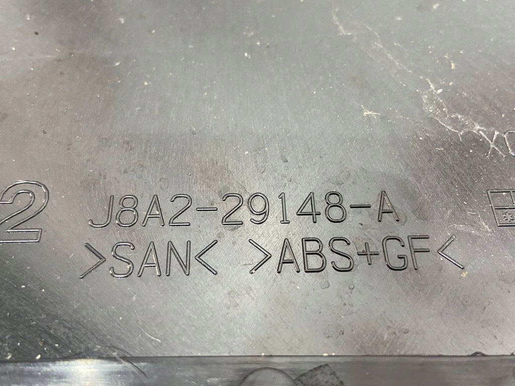 фото №9, Обшивка стійка задня права velar j8a2-29148-ae