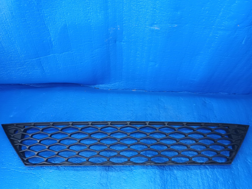 Купити Решітка середня бампера перед leon 5f cupra 12-16