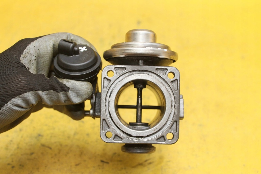 фото №5, Клапан egr lt 46 35 2.5 tdi 074129637b