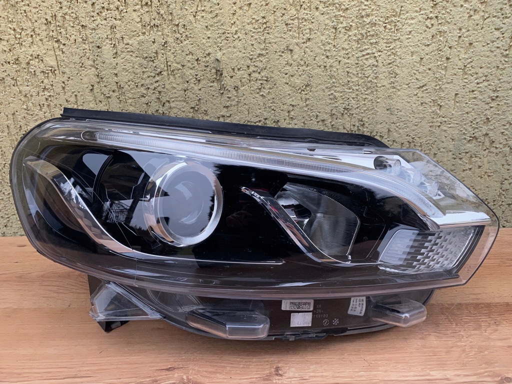 фото №1, Toyota proace ii 2 лампа правая передняя ксенон led