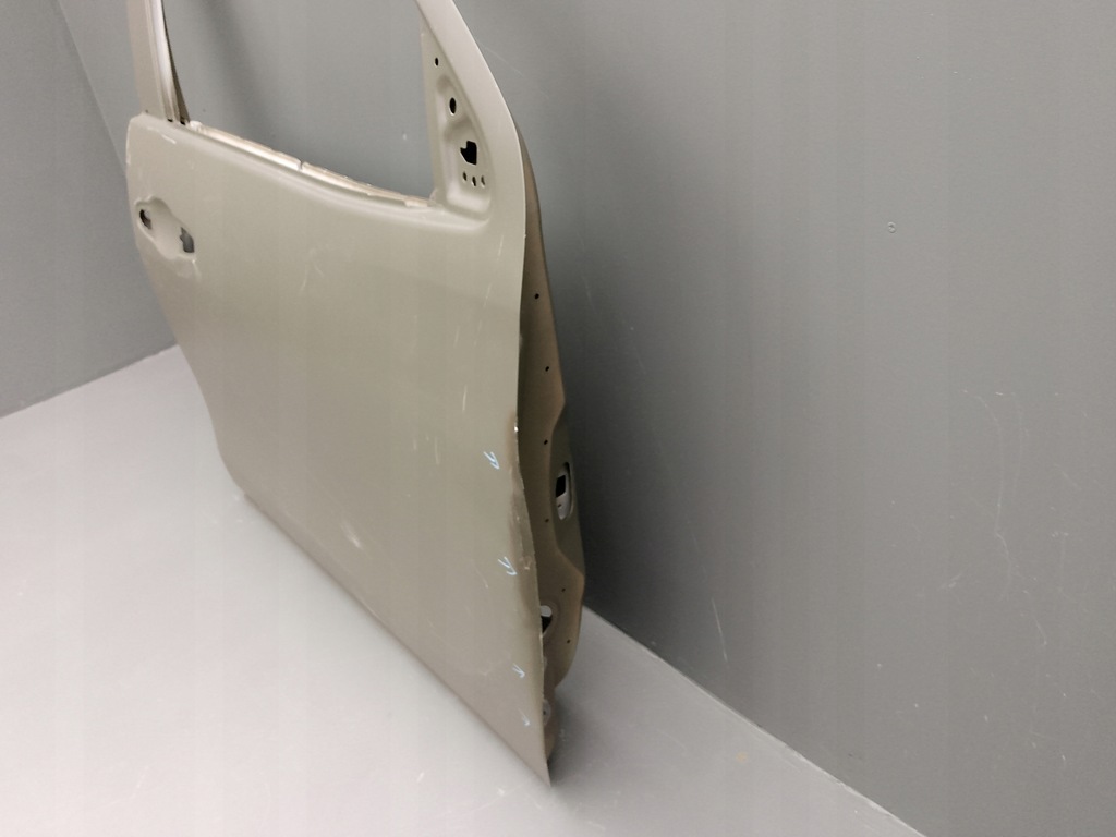 фото №4, Toyota hilux viii 2015- праве передні двері =