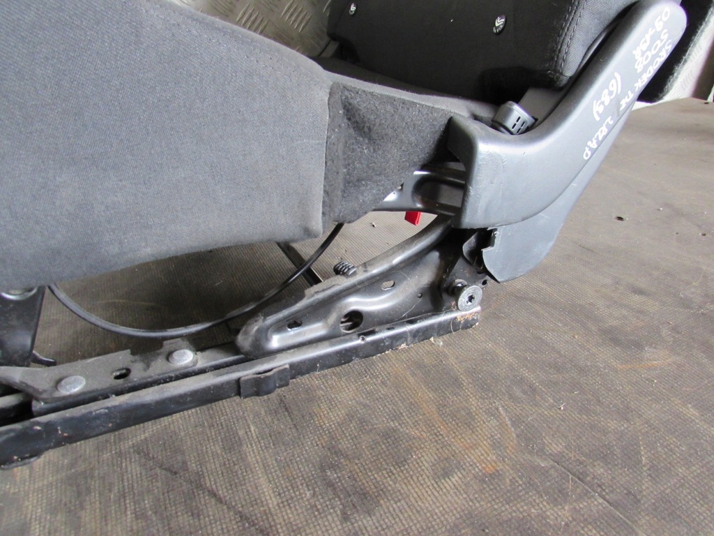 фото №9, Сиденье середина задняя 2 ряд peugeot 5008 09-13r