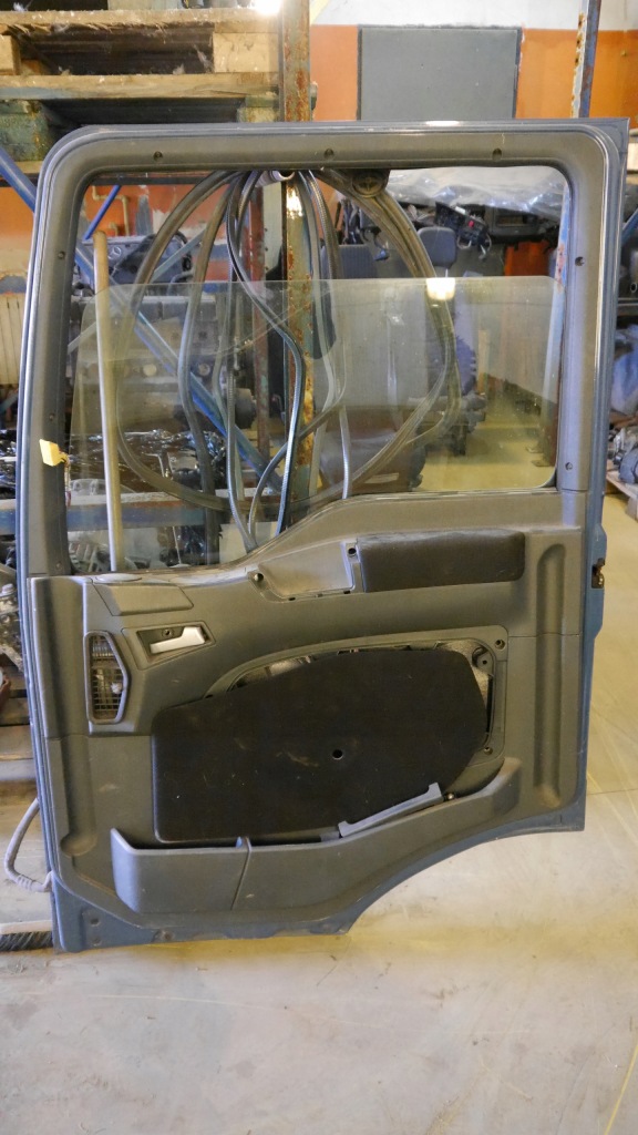 Купити Двері кабіни праве man tgl 8.150