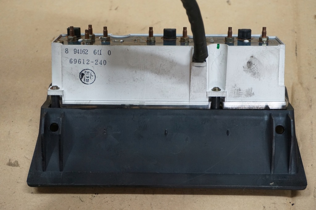 фото №10, Isuzu trooper приладова панель прилади прилади панель 84-91r