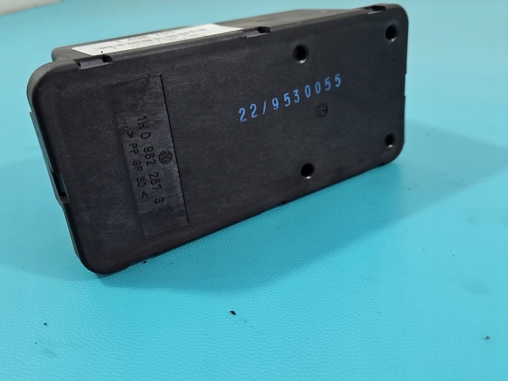 фото №8, Помпа центрального замка vw golf iii 1h0962257g -