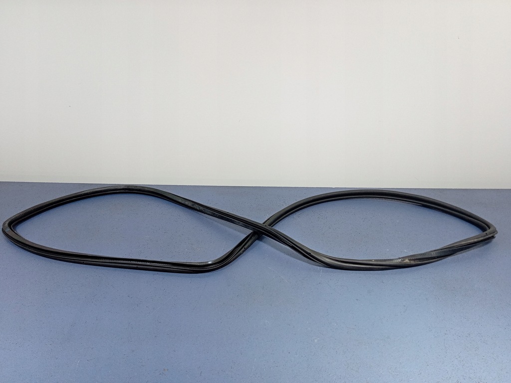 фото №1, Audi q7 i 4l прокладка дверь правый задняя