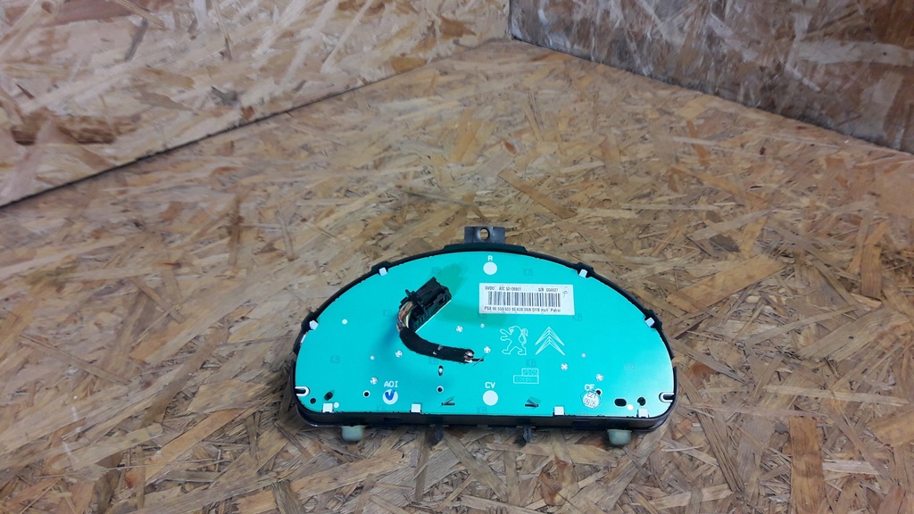 фото №6, Peugeot 1007 2006 счетчик приборная панель приборы