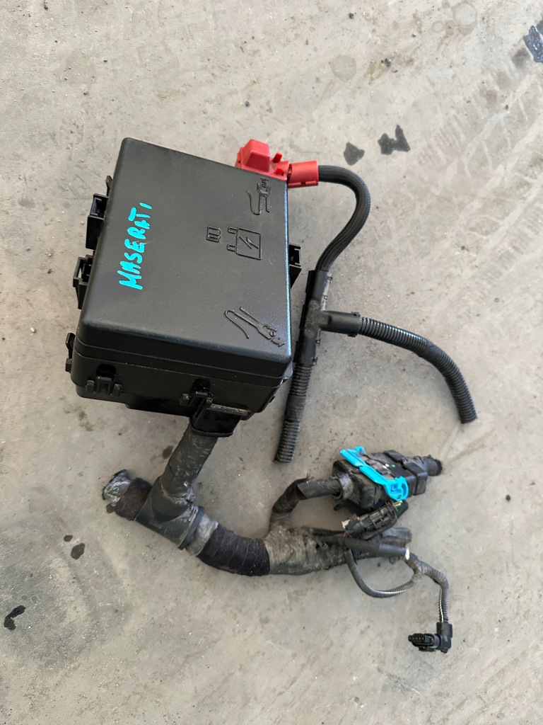 фото №1, Maserati levante коробка запобіжників