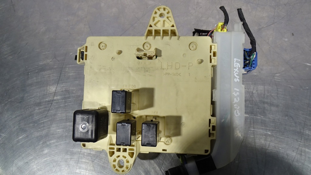 фото №1, Коробка предохранителей lexus is200 2.0