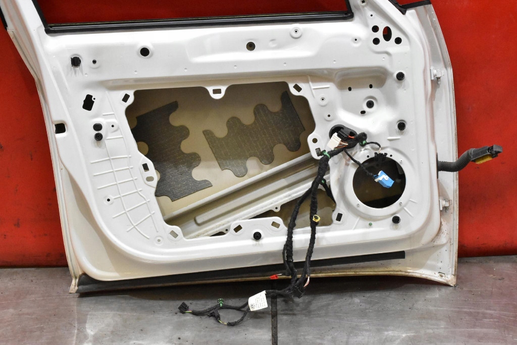 Дверь левая перед передние ls9r vw id3 id.3 19-21 с Разборки