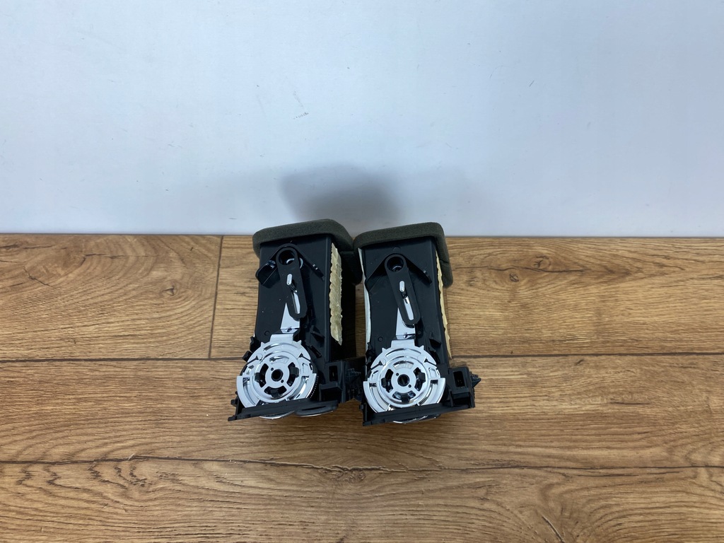 фото №7, Решётка обдув панели приборной панели левая dodge charger 2015+ usa