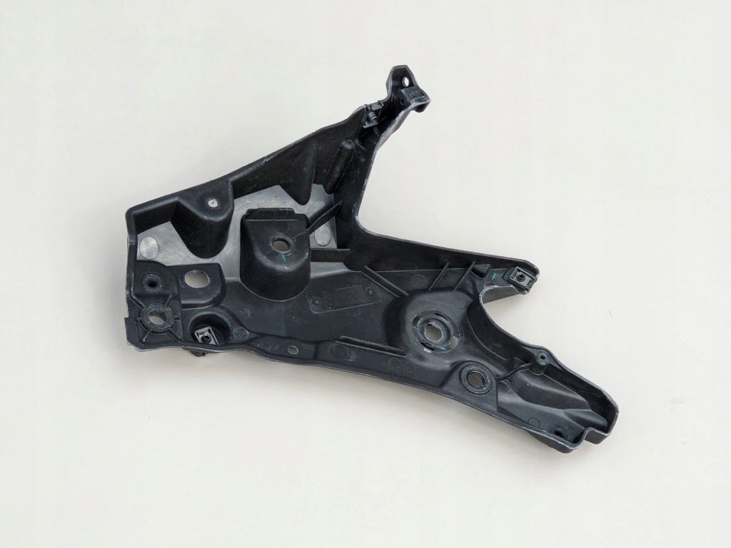 Кронштейн   кронштейн крила правий перед volvo v60 s60 2019- оригінальний номер 31468232 в Україні