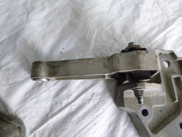 фото №3, Кронштейн подушка двигуна range rover evoque 2.o