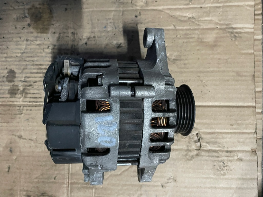 фото №1, Hyundai i20 генератор 37300-03100