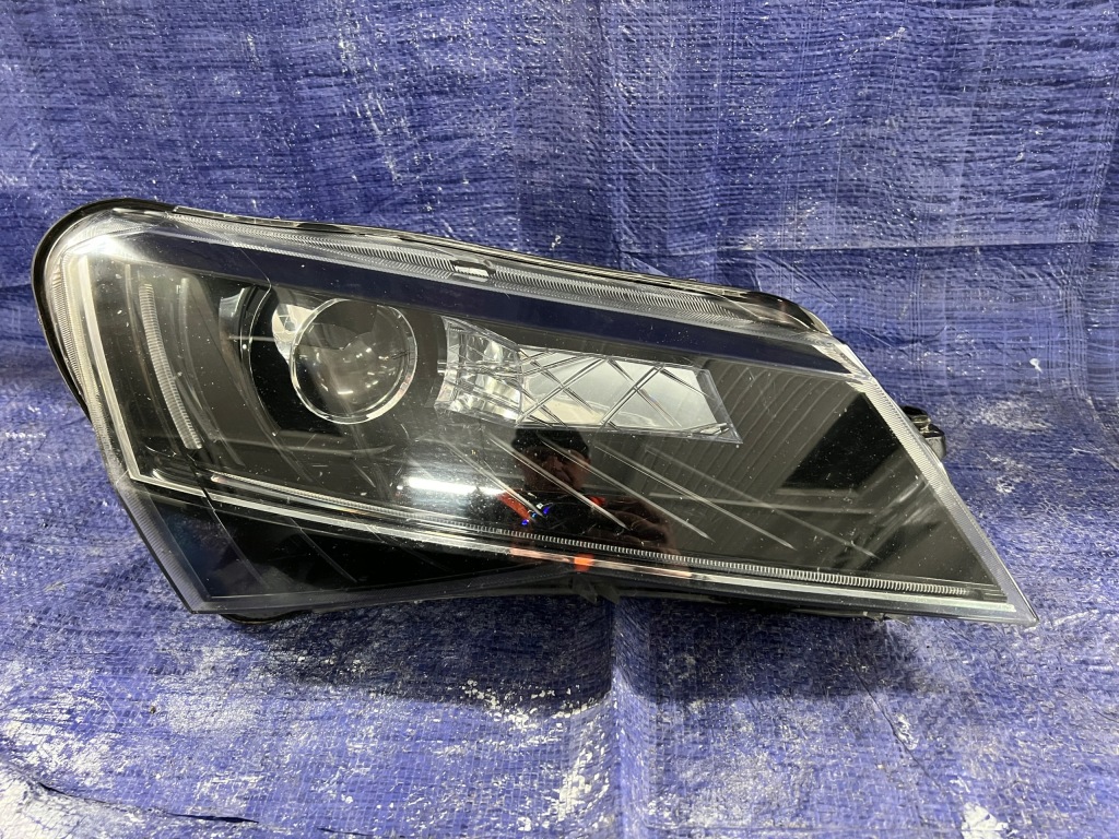 фото №1, Skoda superb iii 3 правая лампа ксенон