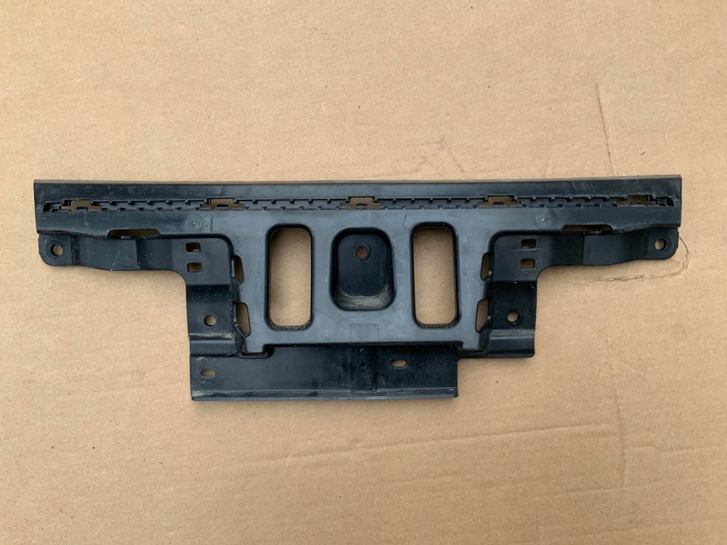 фото №1, Напрямна кронштейн бампера задня citroen c3 iii 3 9813245980