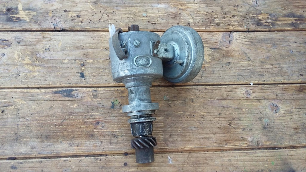 фото №1, Апарат запалювання розподільник vw golf 1 2h 037905205f